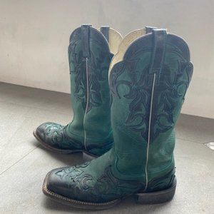 Beautiful Blue with Black Overlay Ariat Boots, Size 9